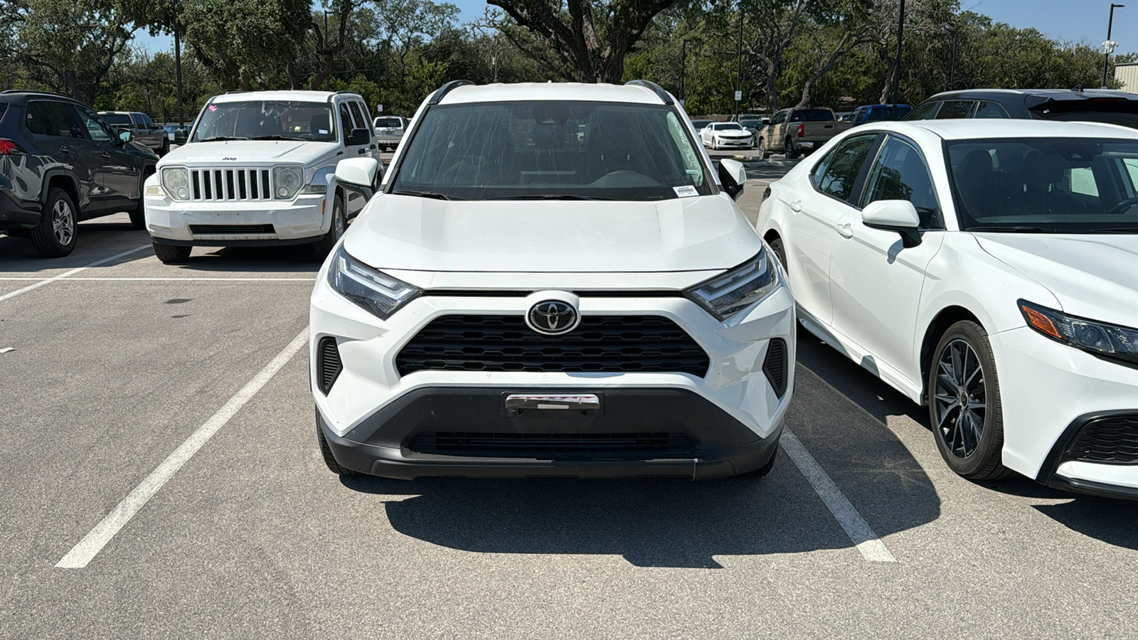 2022 Toyota RAV4 XLE 2