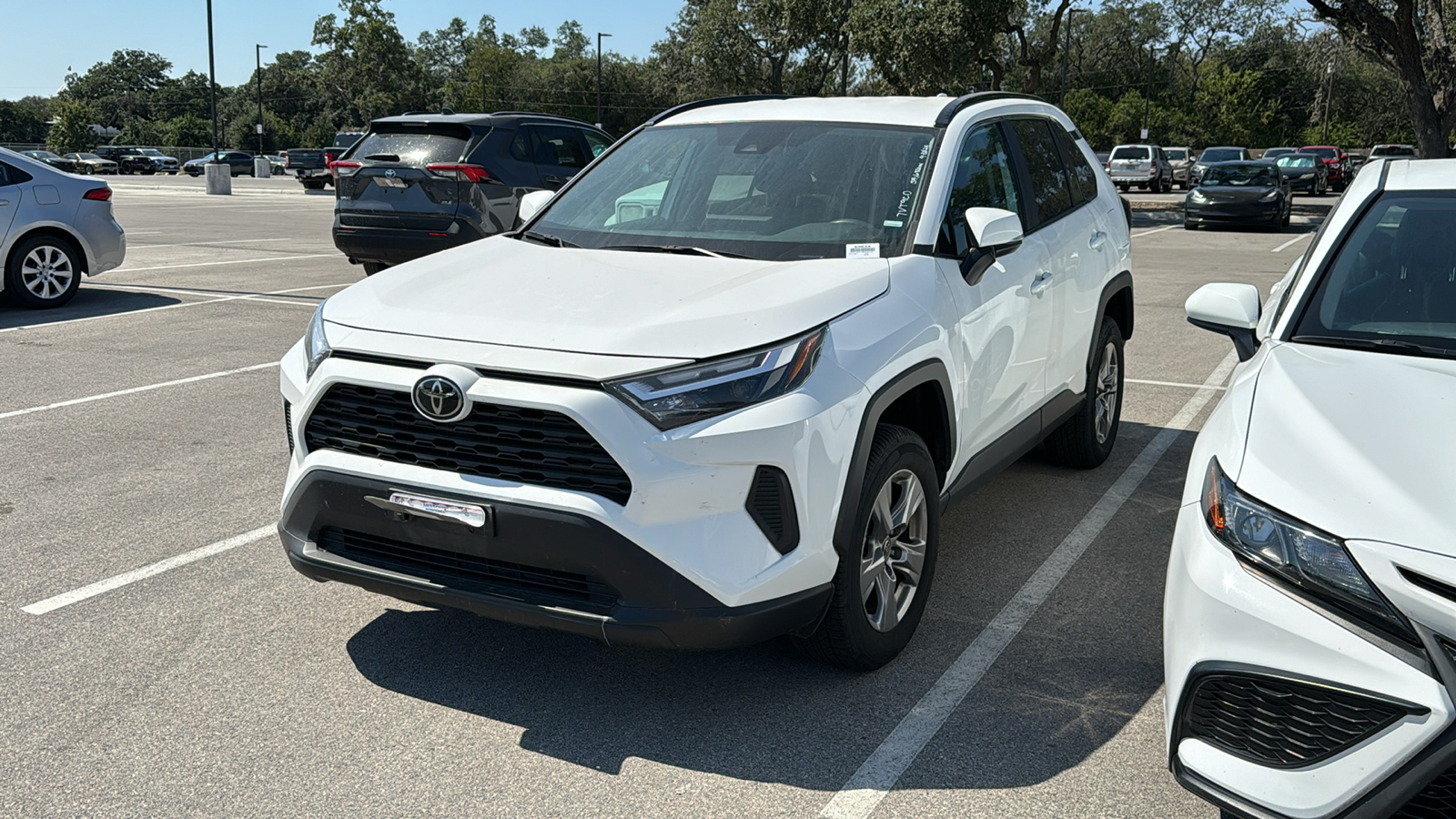 2022 Toyota RAV4 XLE 3