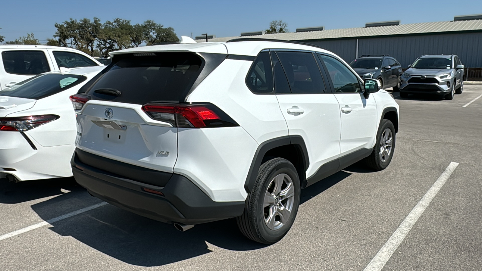 2022 Toyota RAV4 XLE 5