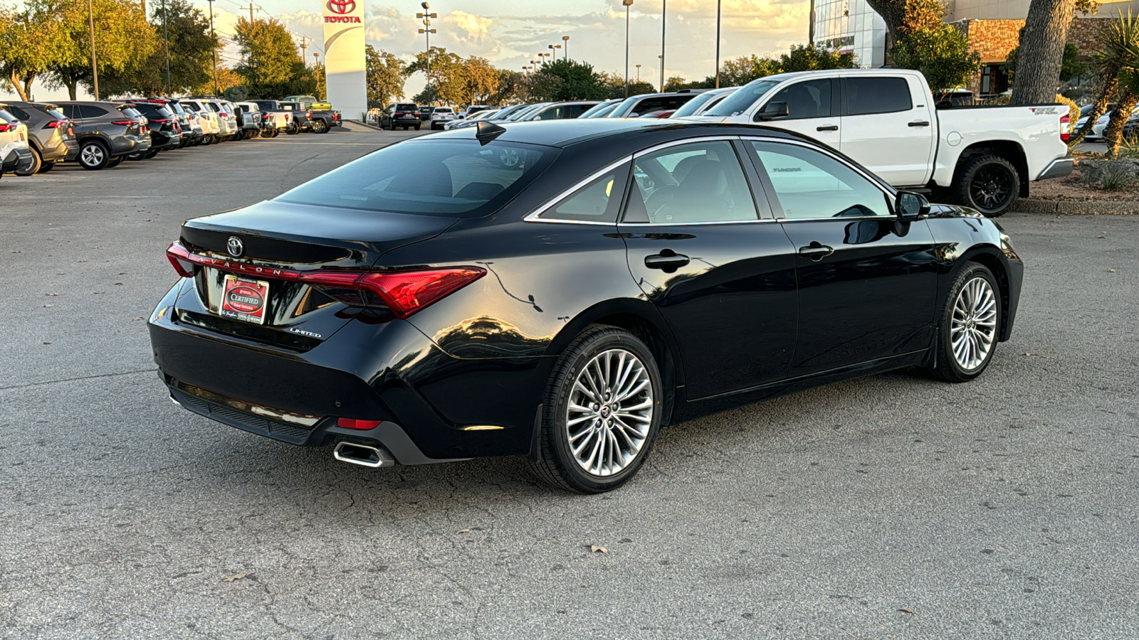 2022 Toyota Avalon Limited 8