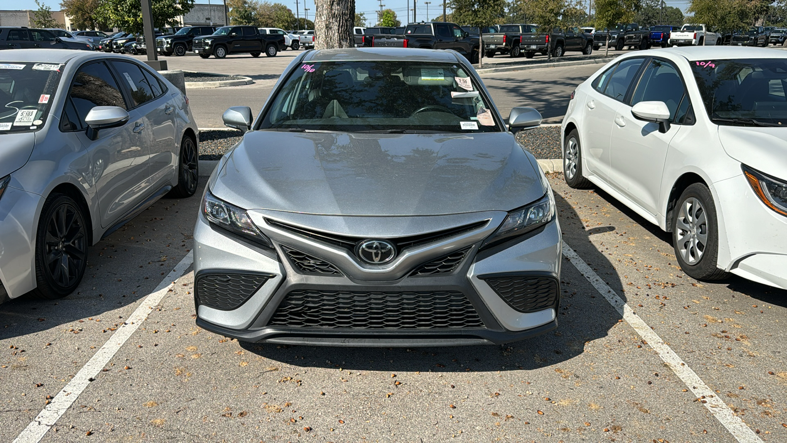 2022 Toyota Camry SE 2