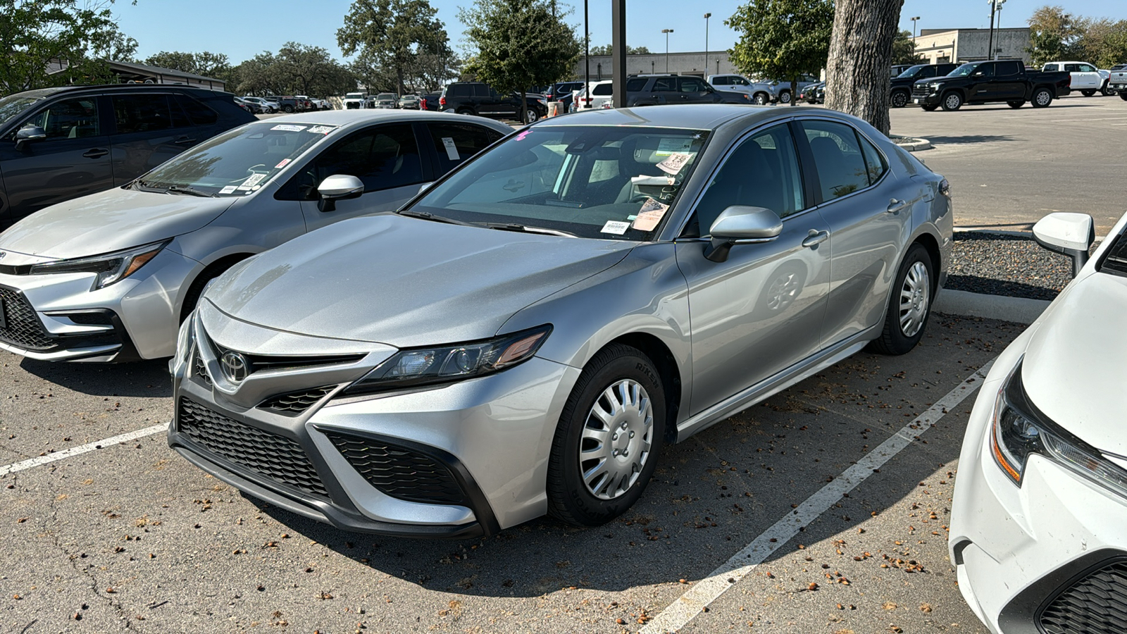 2022 Toyota Camry SE 3