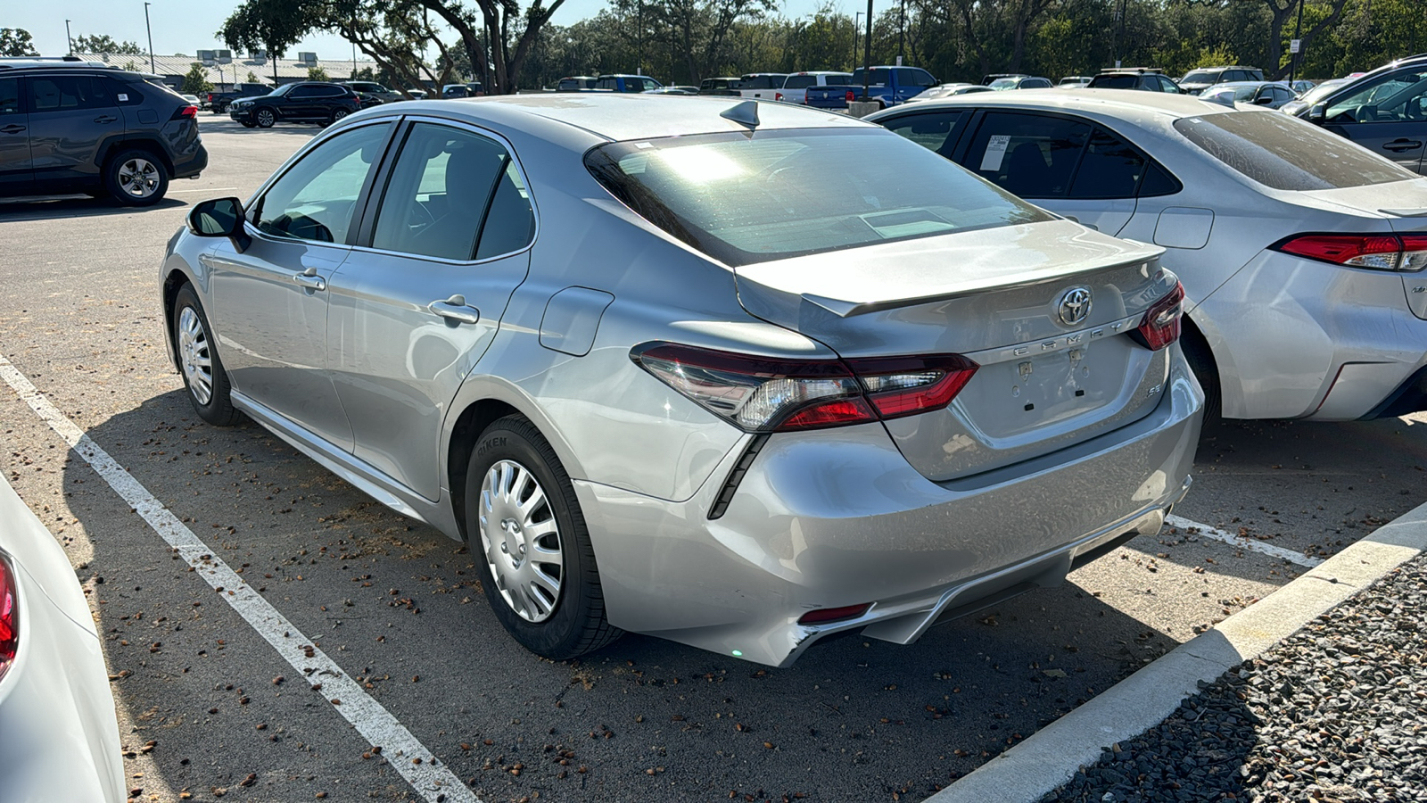 2022 Toyota Camry SE 4