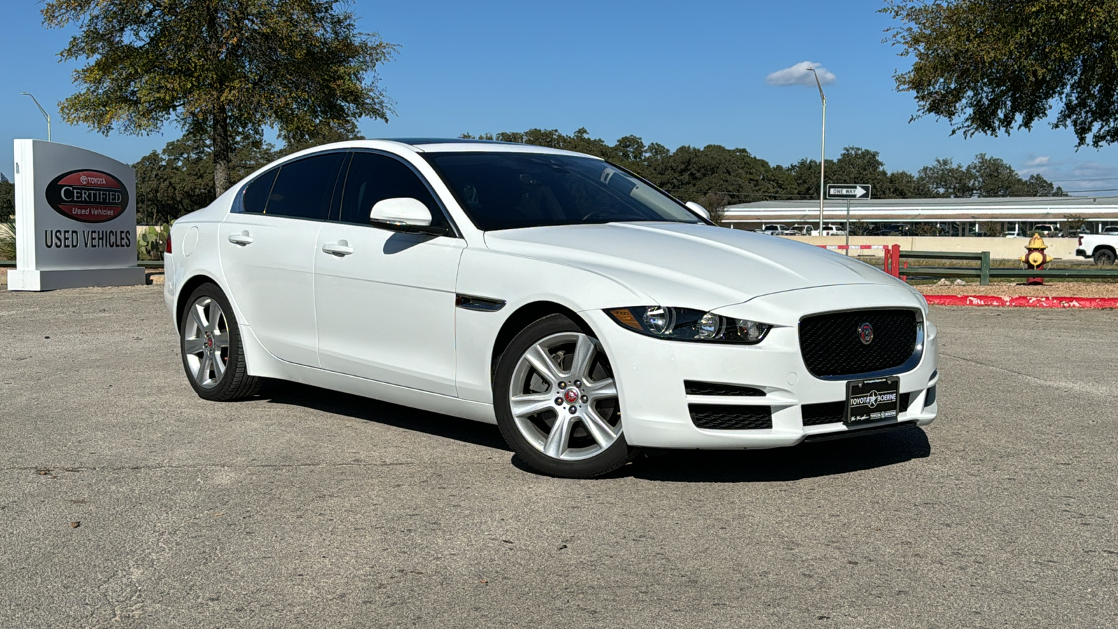 2019 Jaguar XE 25t Premium 2