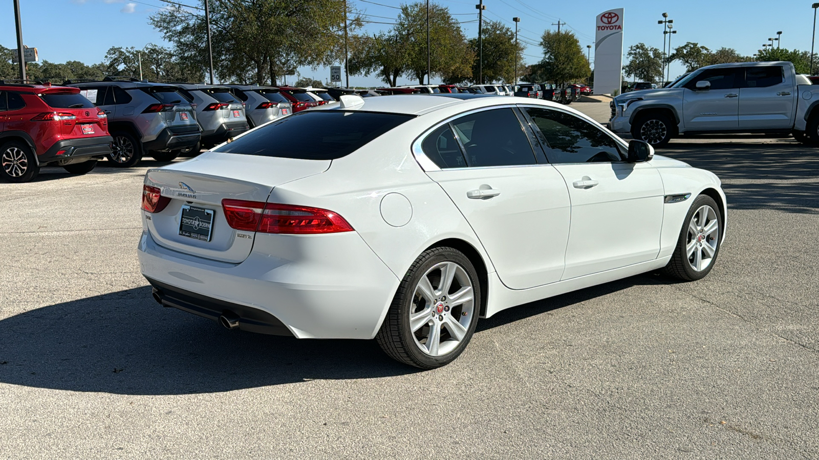 2019 Jaguar XE 25t Premium 8