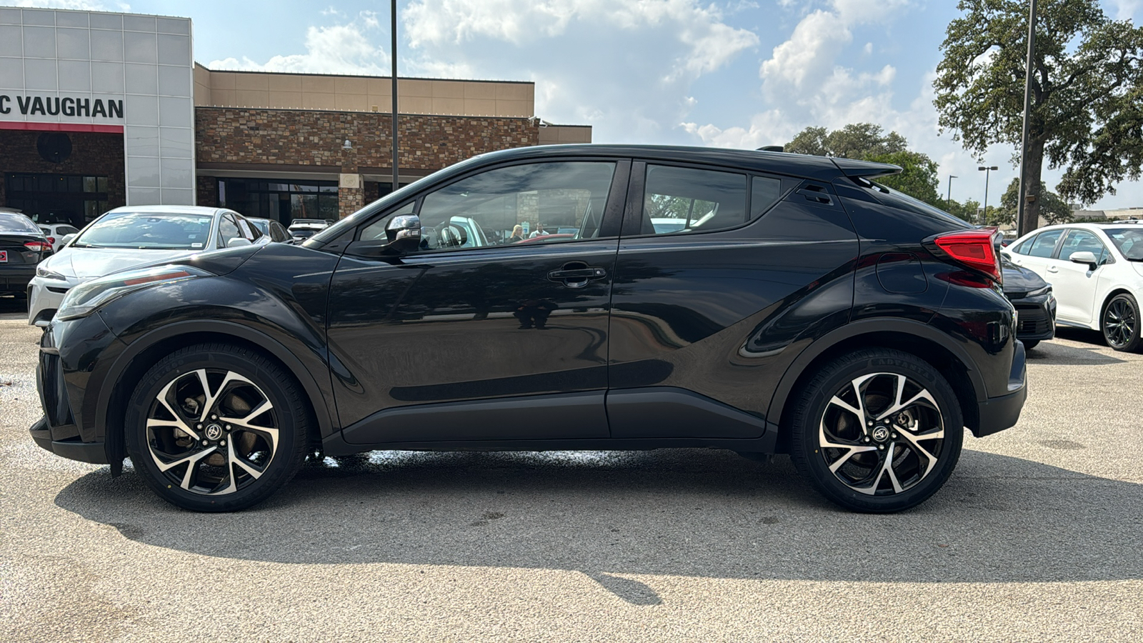 2021 Toyota C-HR XLE 4