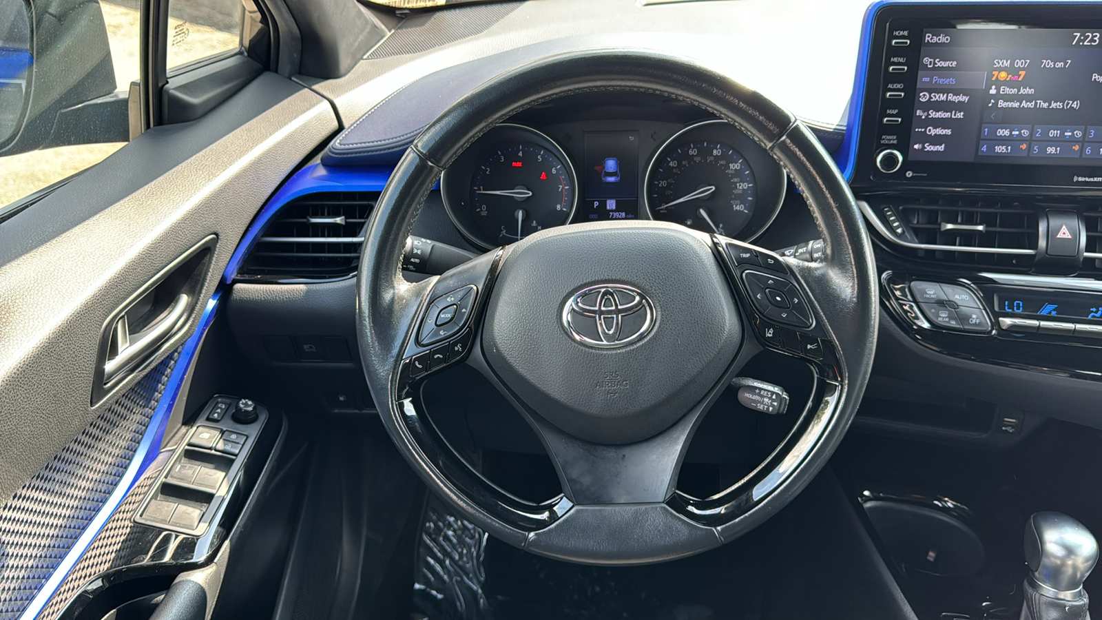 2021 Toyota C-HR XLE 27