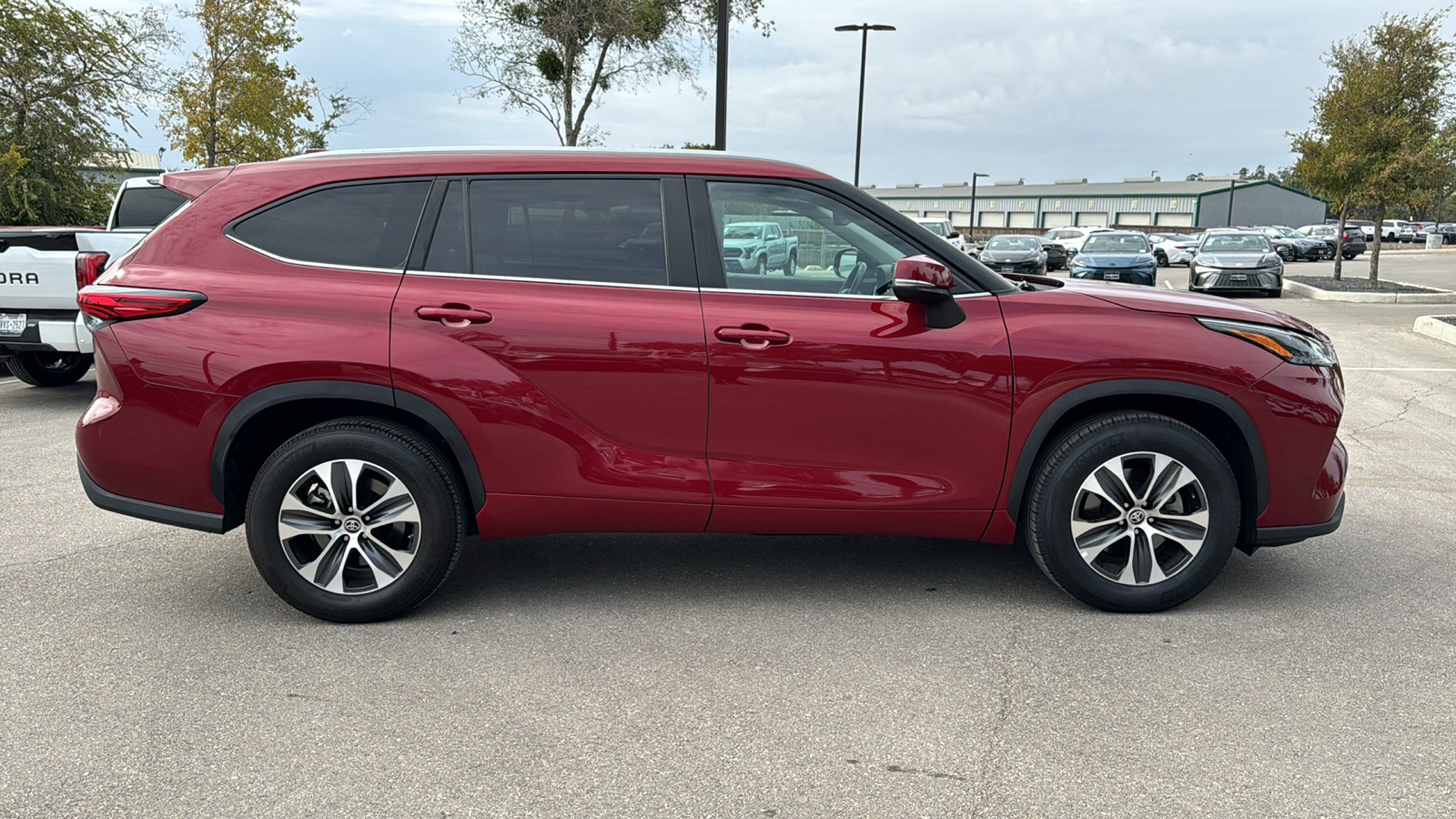 2023 Toyota Highlander XLE 9