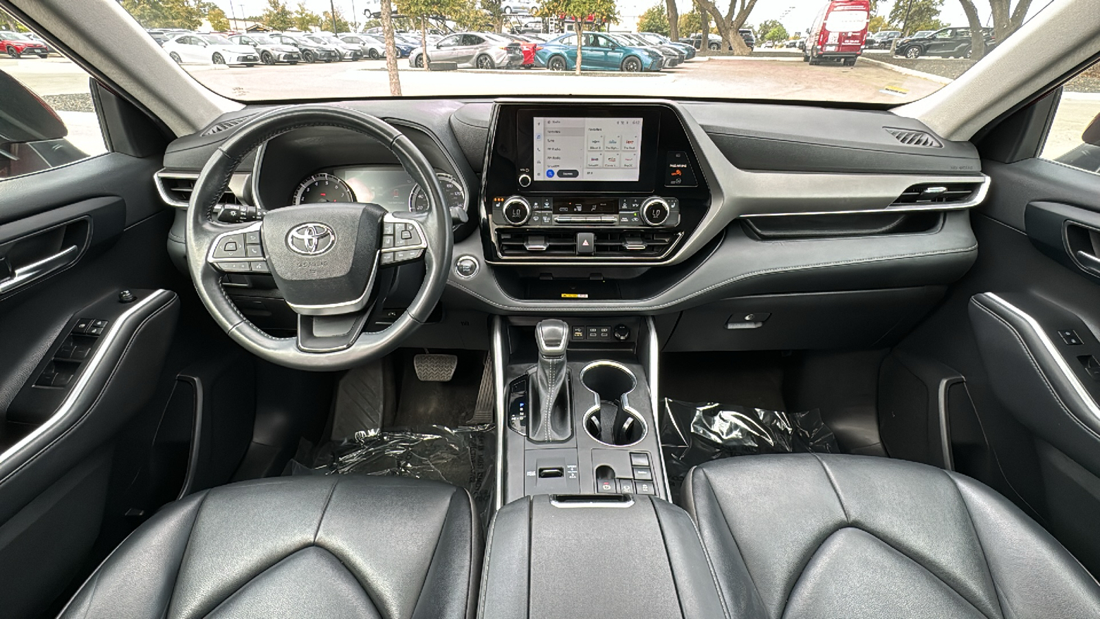 2023 Toyota Highlander XLE 29