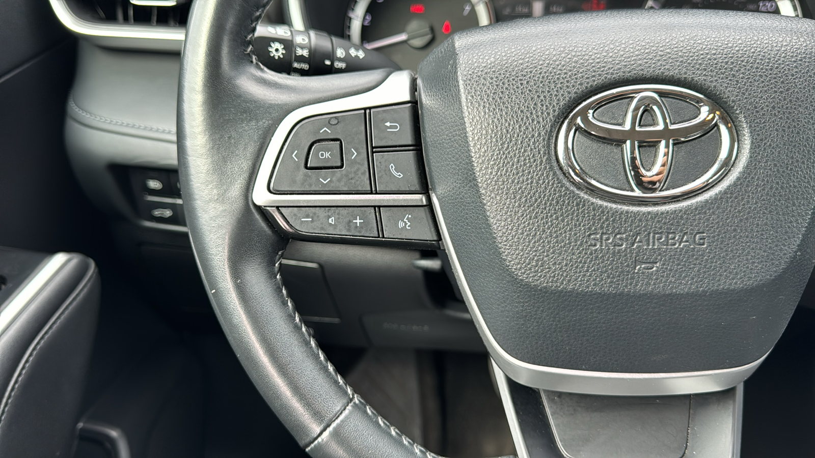 2023 Toyota Highlander XLE 32