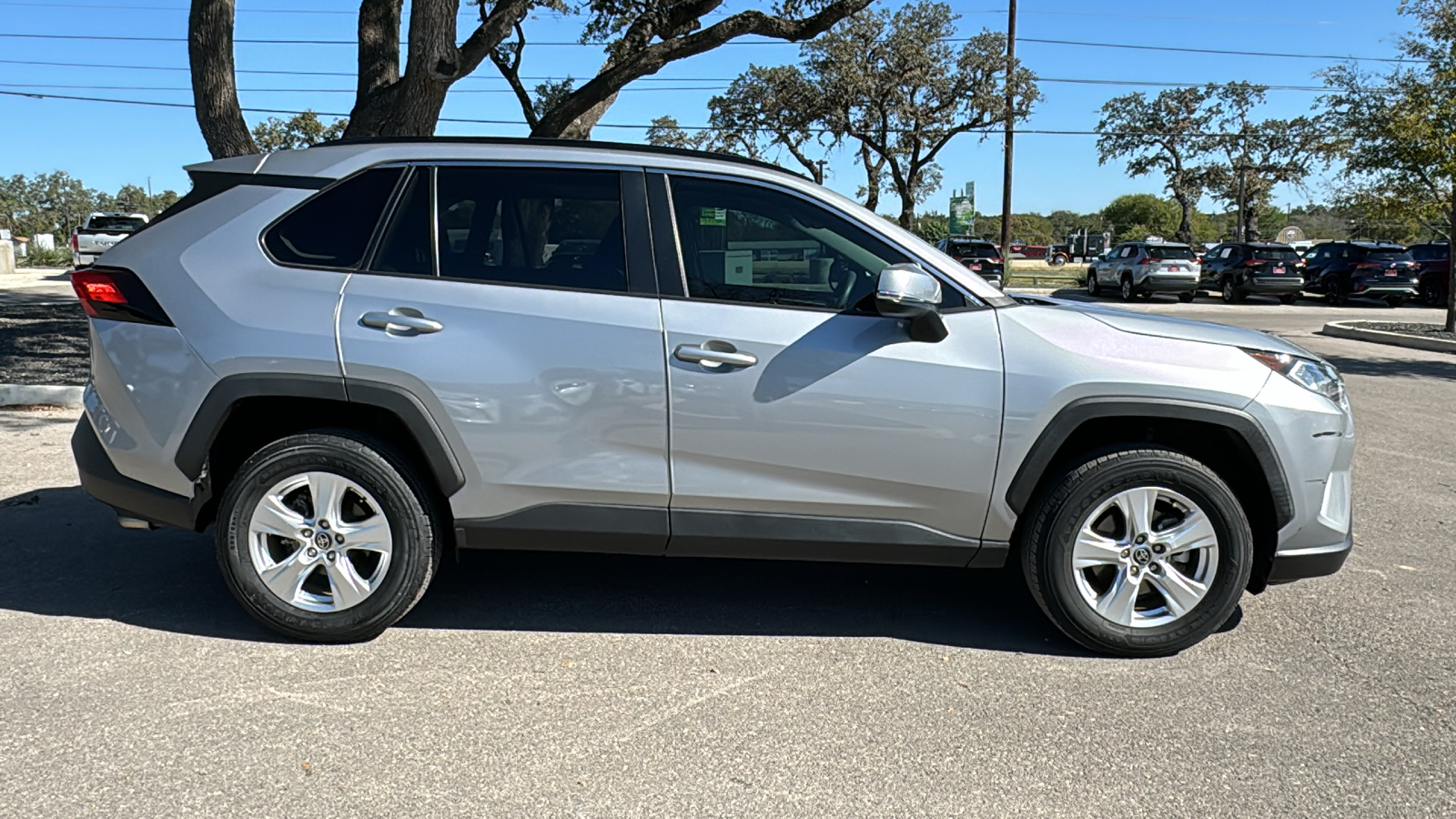 2021 Toyota RAV4 XLE 8