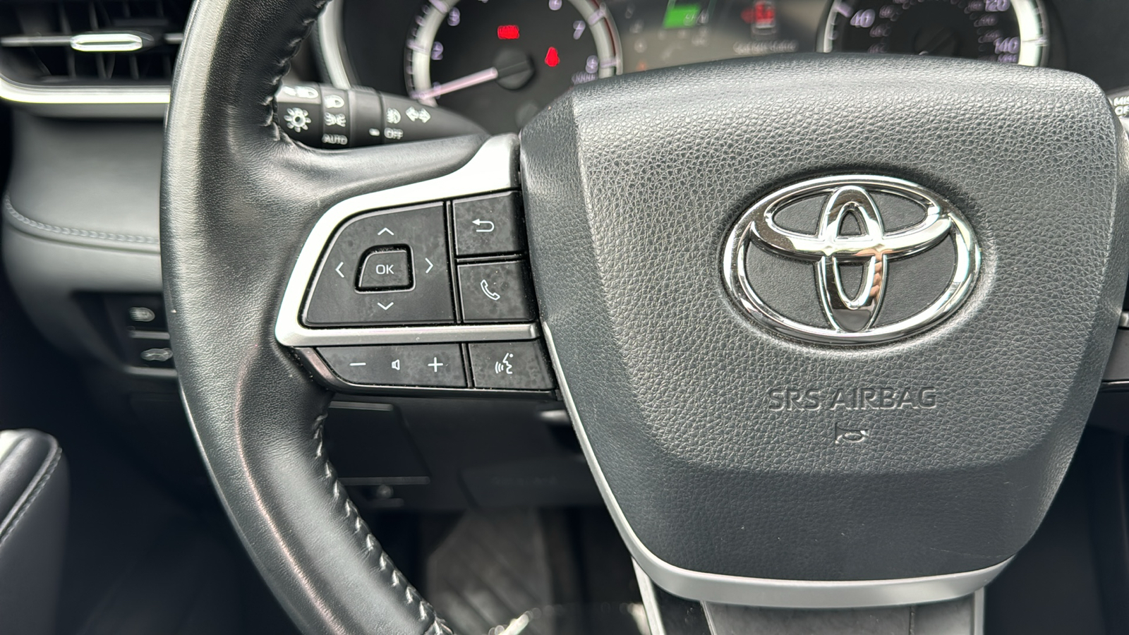 2023 Toyota Highlander XLE 32