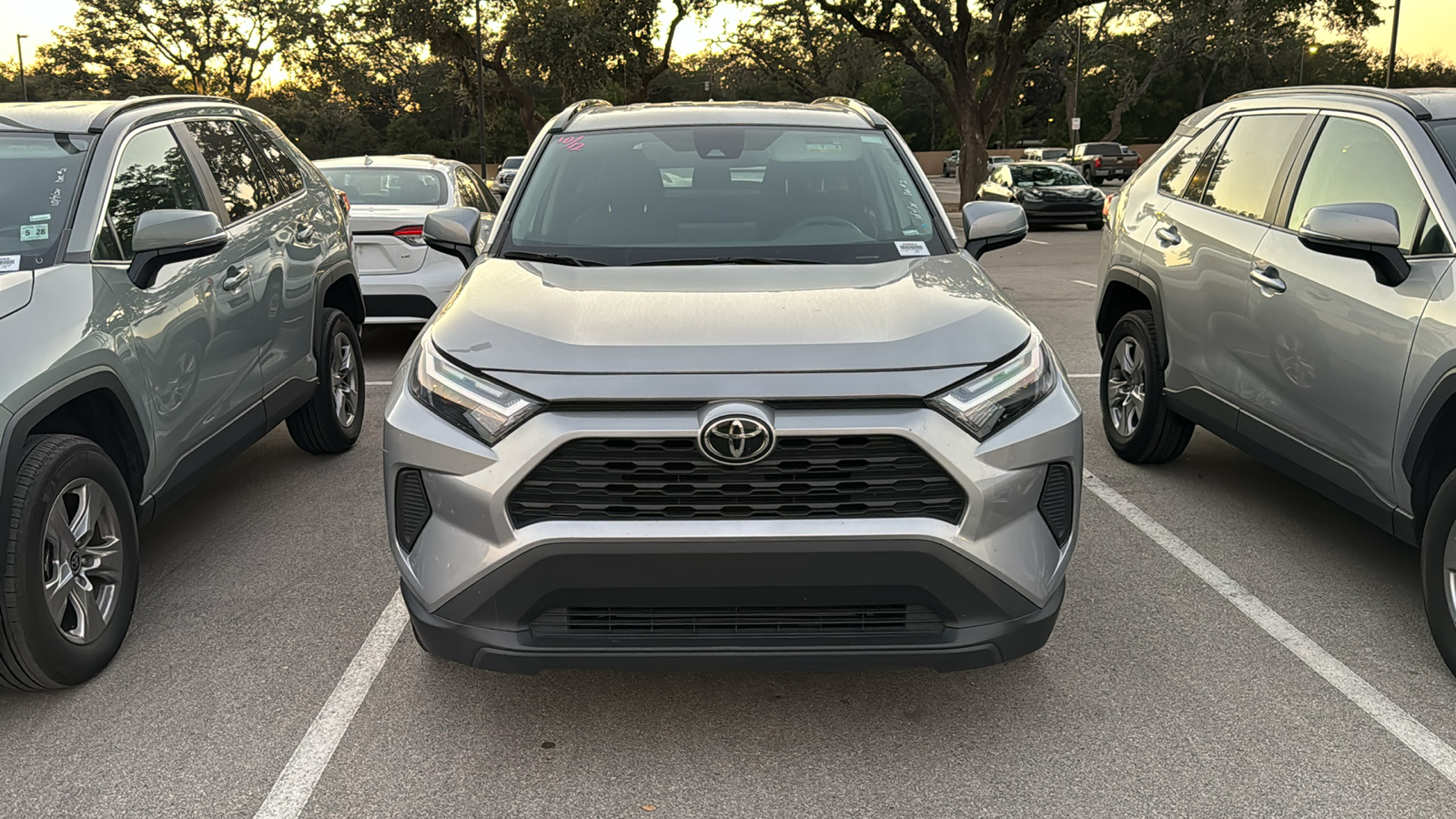 2022 Toyota RAV4 XLE 3