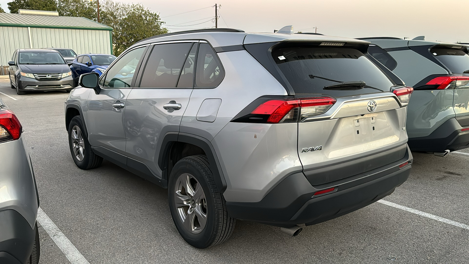 2022 Toyota RAV4 XLE 5