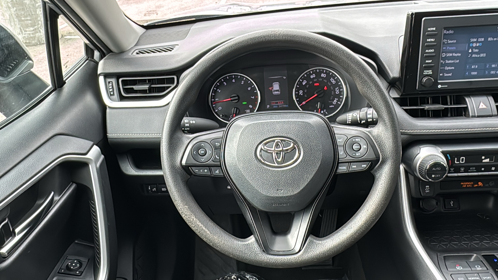 2022 Toyota RAV4 XLE 28