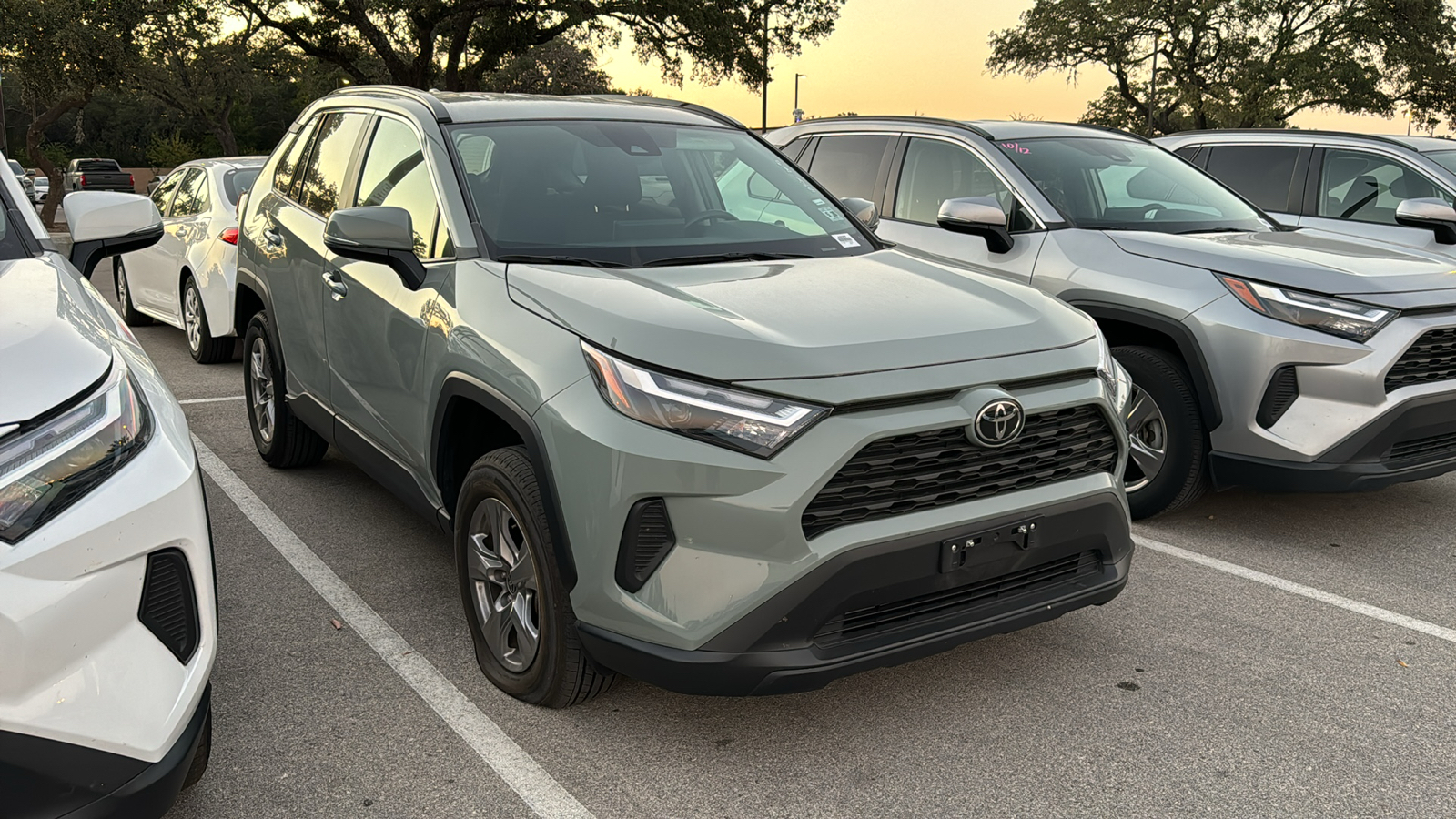 2023 Toyota RAV4 XLE 2