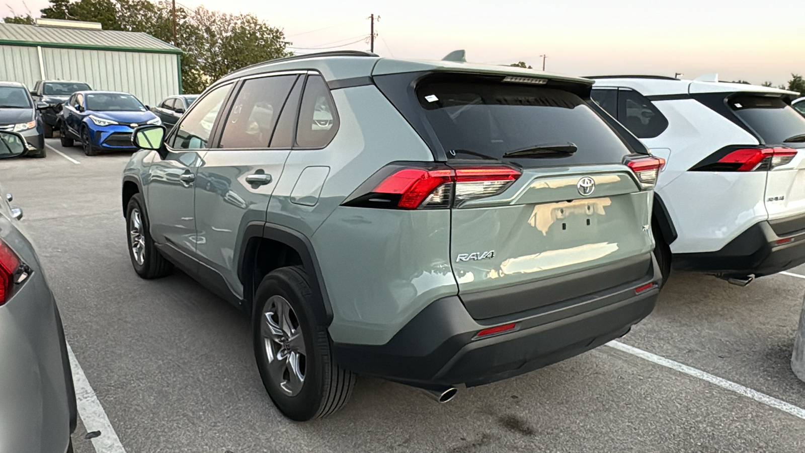 2023 Toyota RAV4 XLE 5