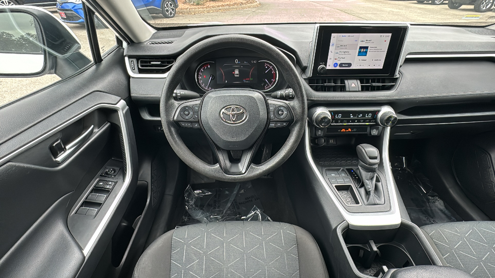 2023 Toyota RAV4 XLE 19