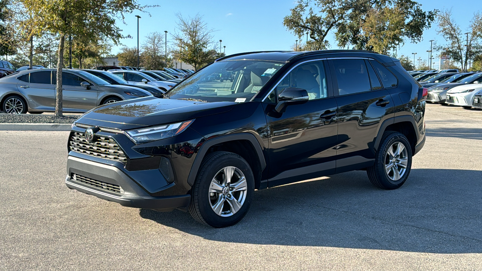 2023 Toyota RAV4 XLE 3