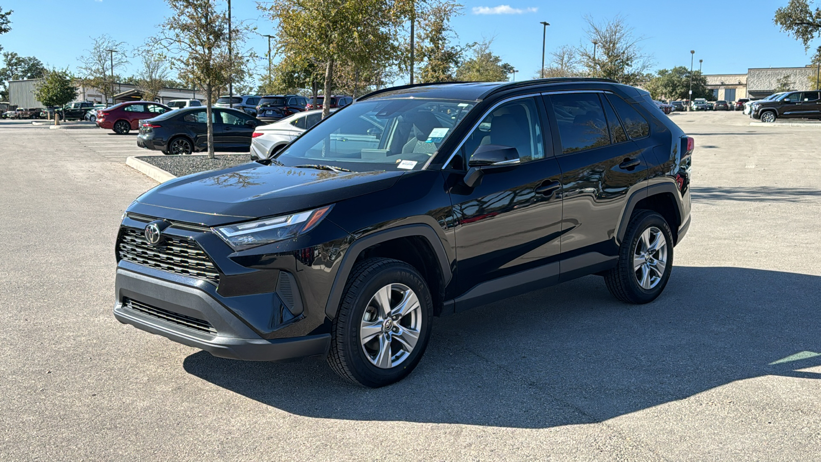 2022 Toyota RAV4 XLE 3