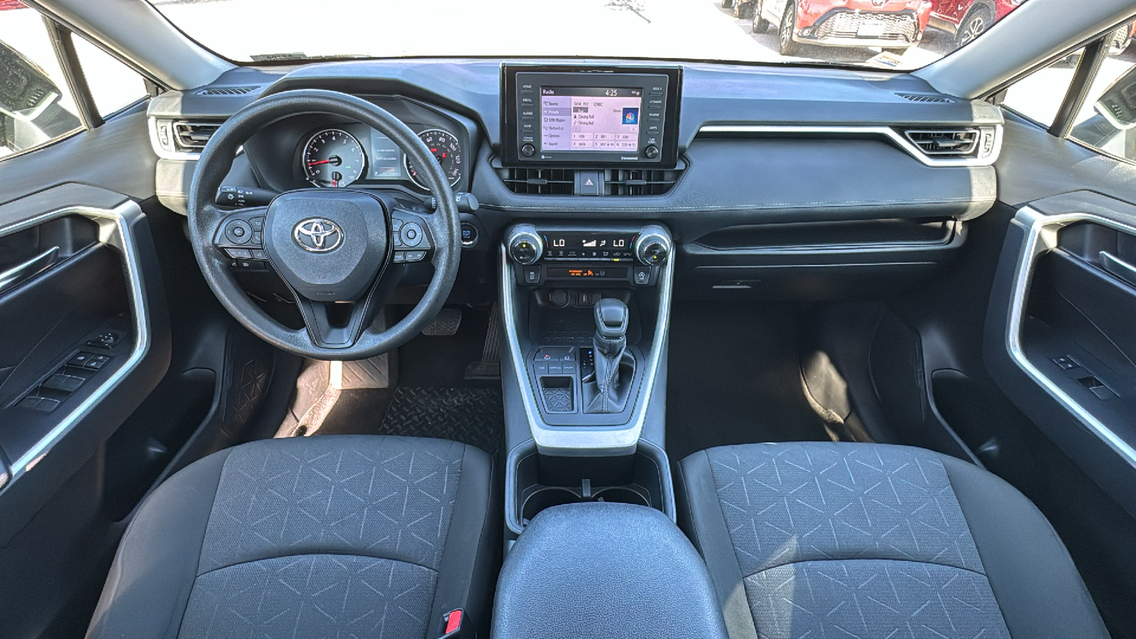 2022 Toyota RAV4 XLE 17