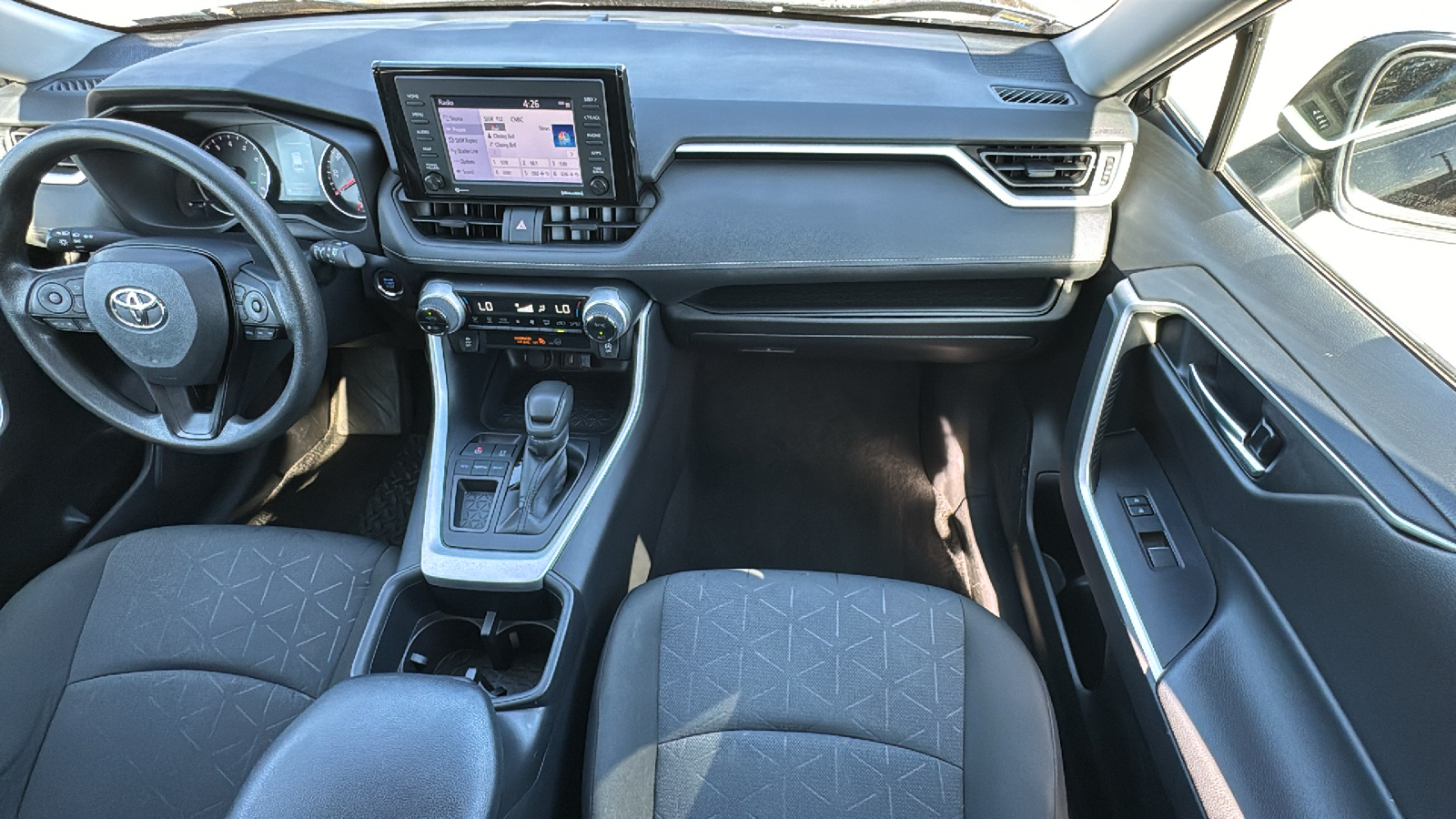 2022 Toyota RAV4 XLE 31