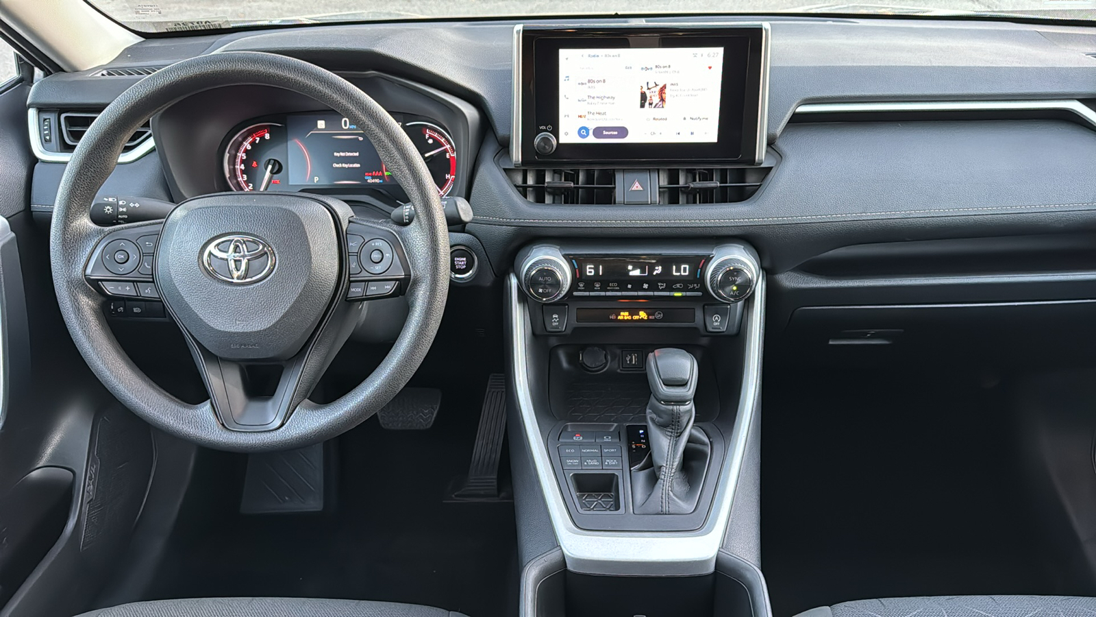 2023 Toyota RAV4 XLE 24