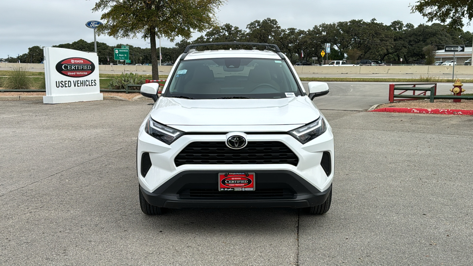 2023 Toyota RAV4 XLE 2