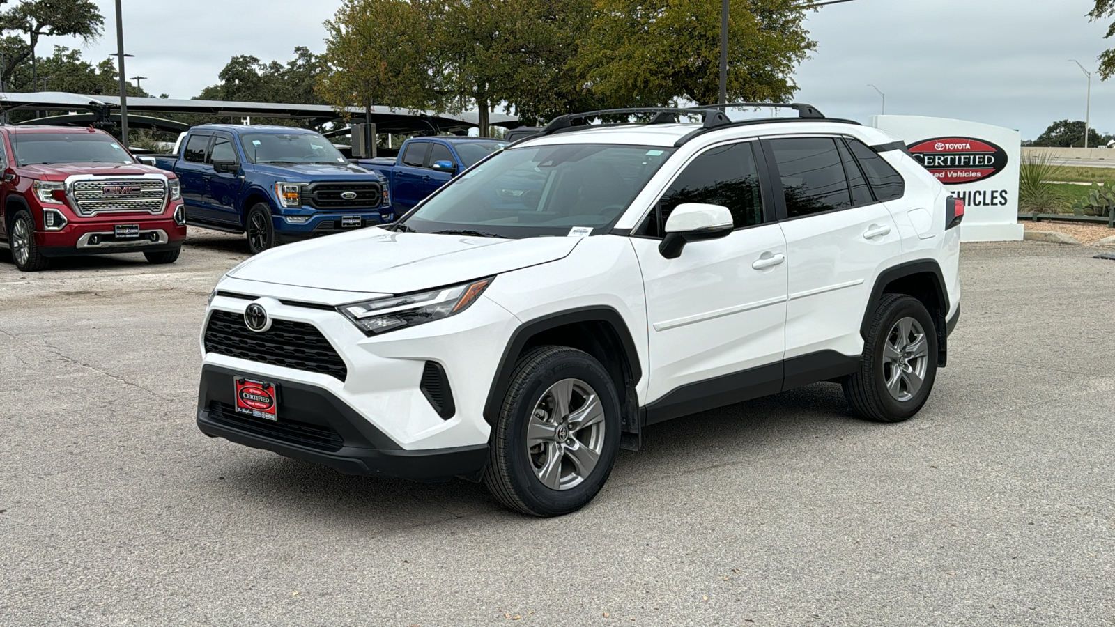 2023 Toyota RAV4 XLE 3