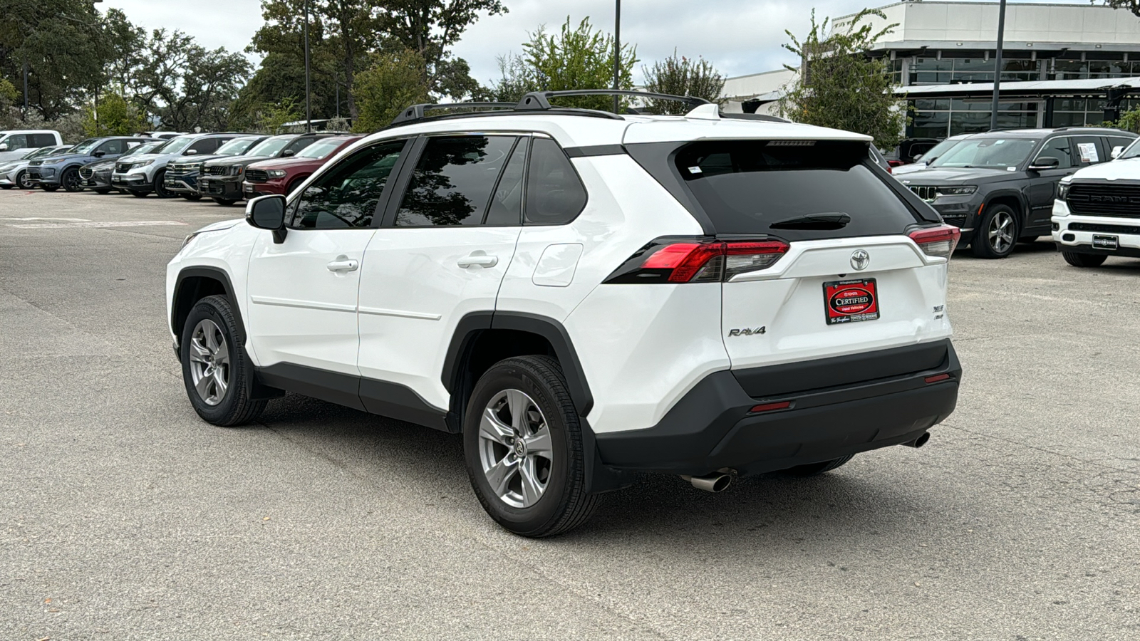 2023 Toyota RAV4 XLE 5