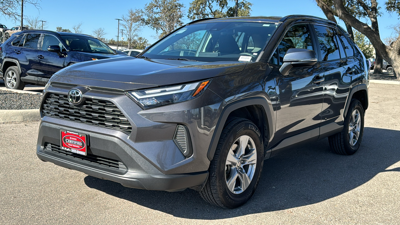 2022 Toyota RAV4 XLE 3