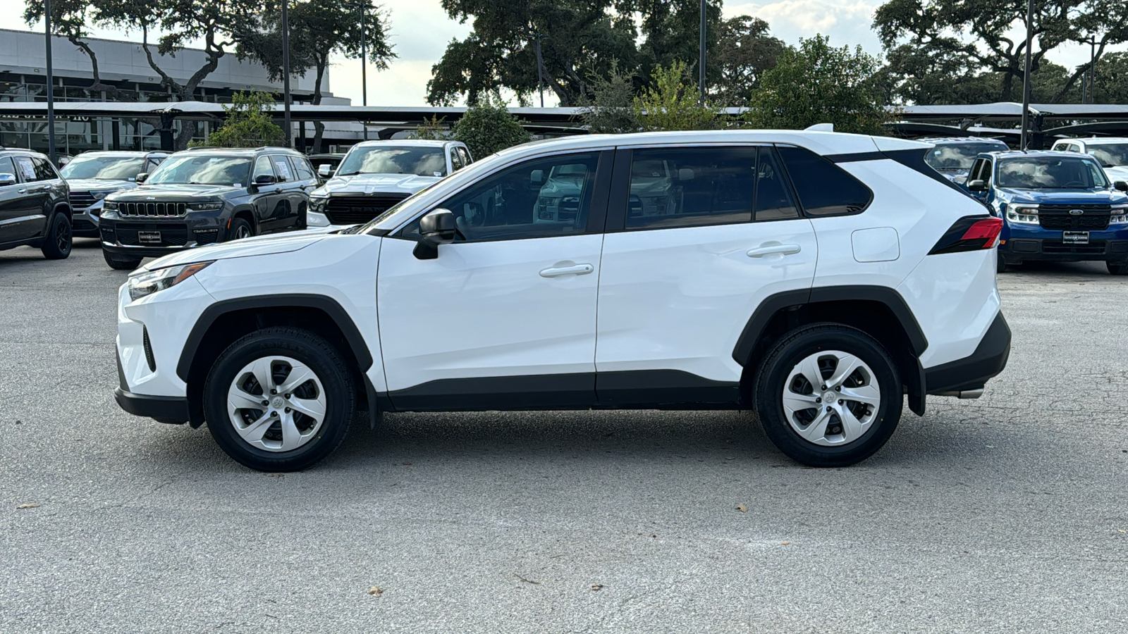 2023 Toyota RAV4 LE 5