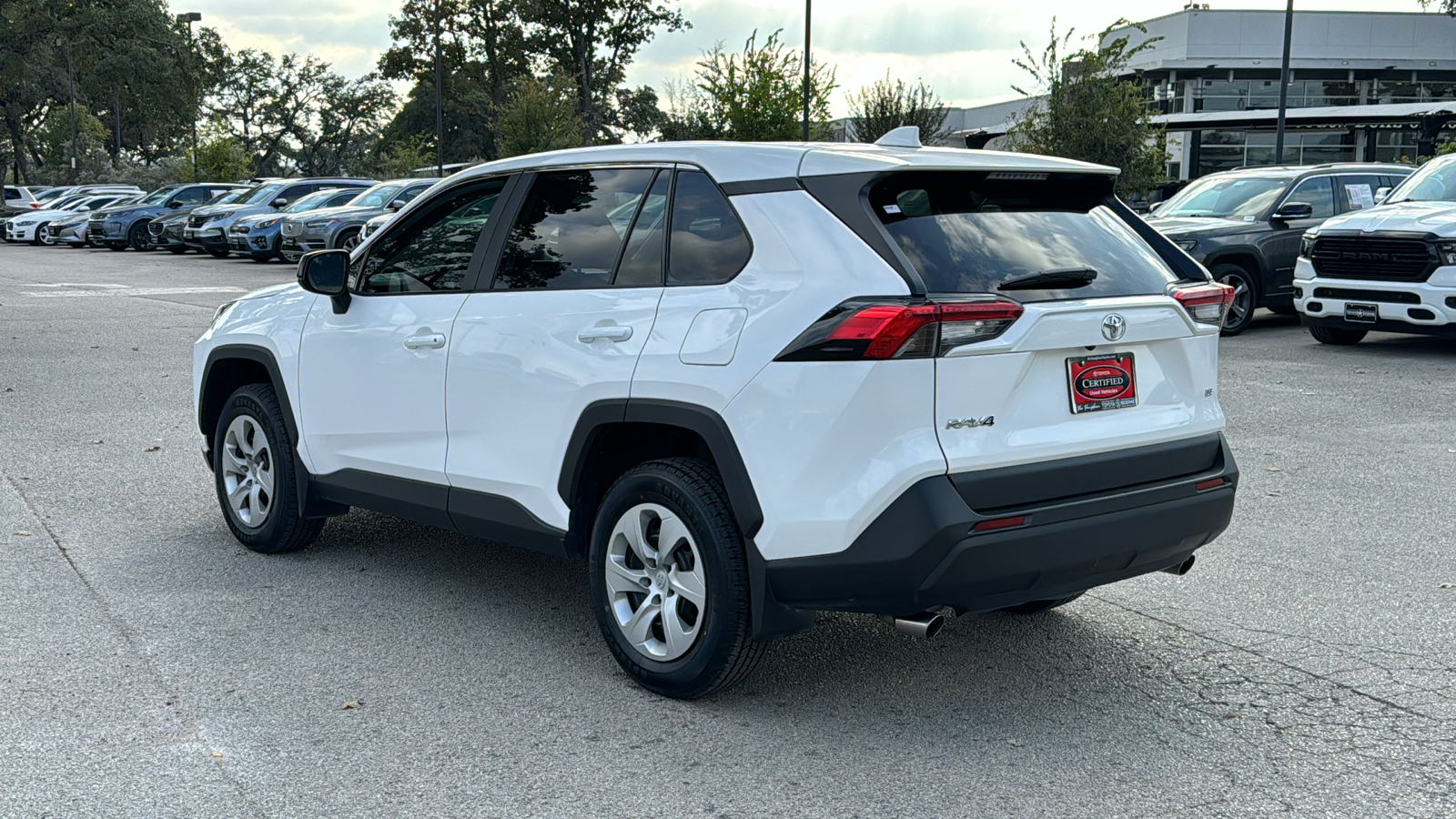 2023 Toyota RAV4 LE 6