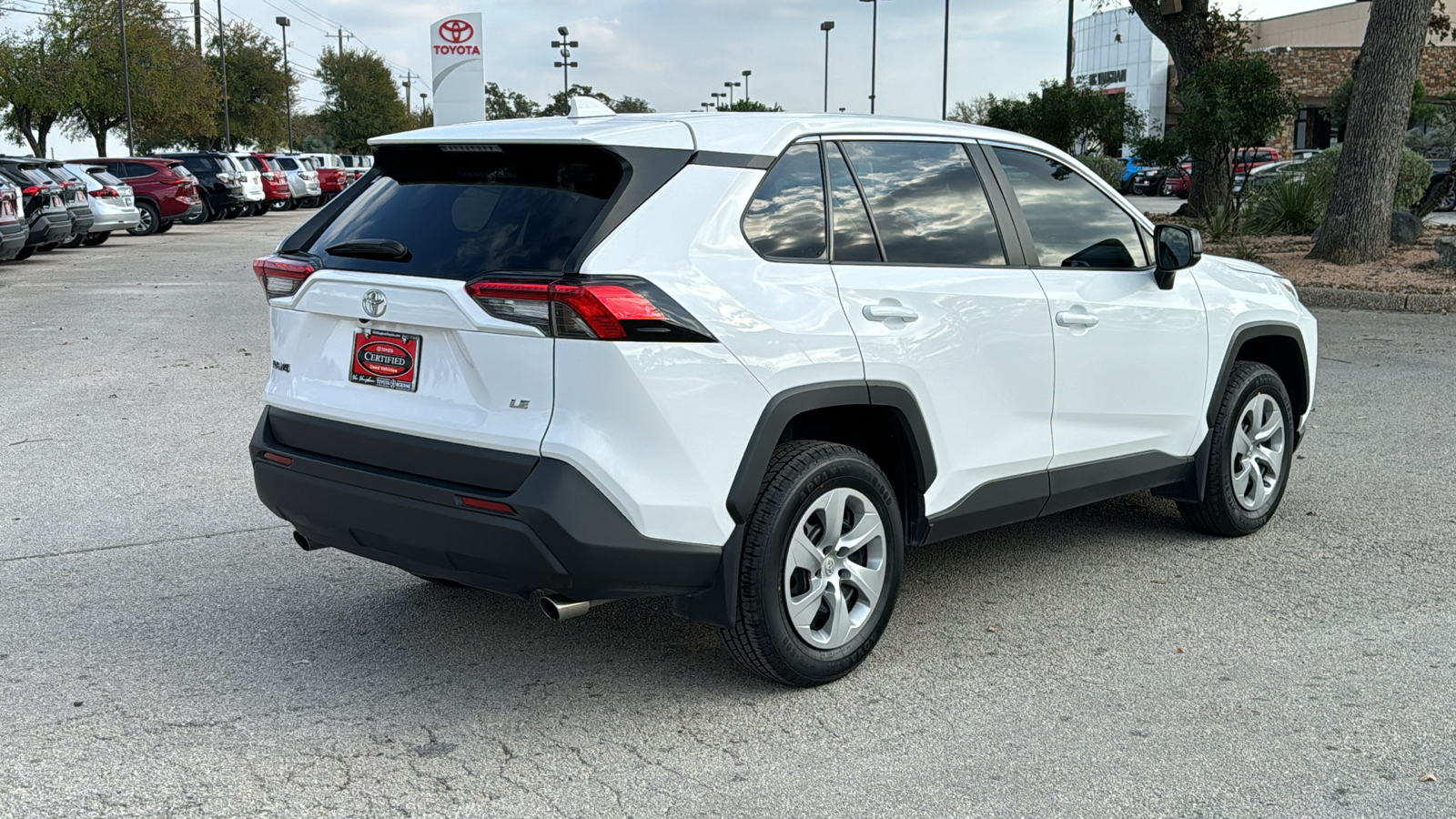 2023 Toyota RAV4 LE 8