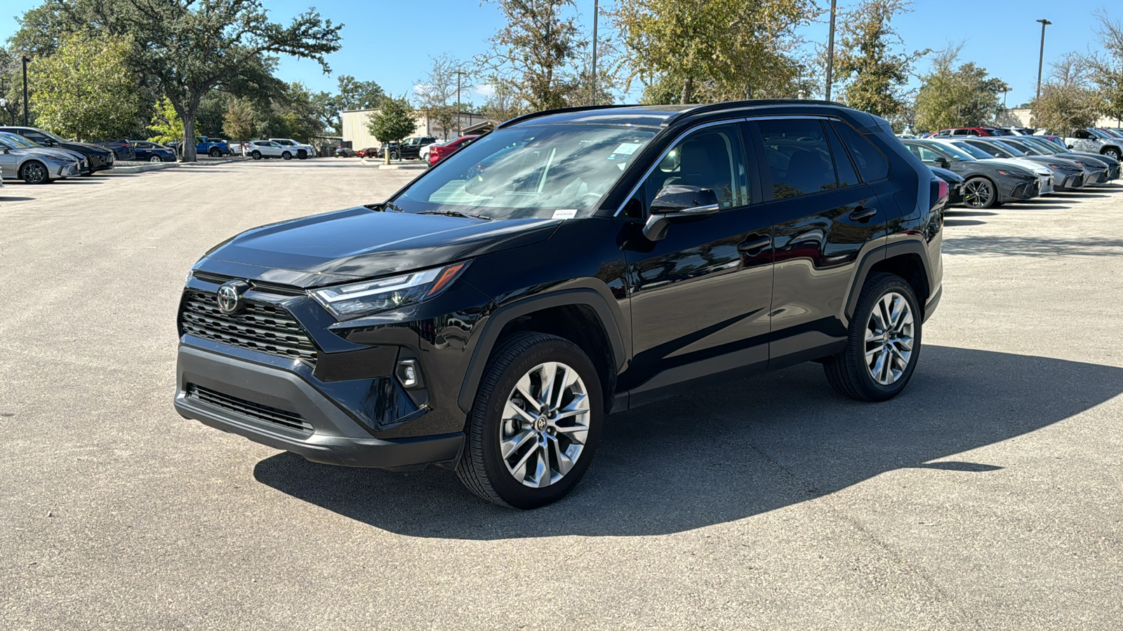 2023 Toyota RAV4 XLE Premium 3