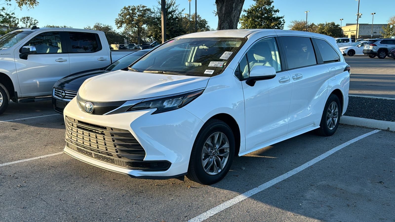 2024 Toyota Sienna LE 3