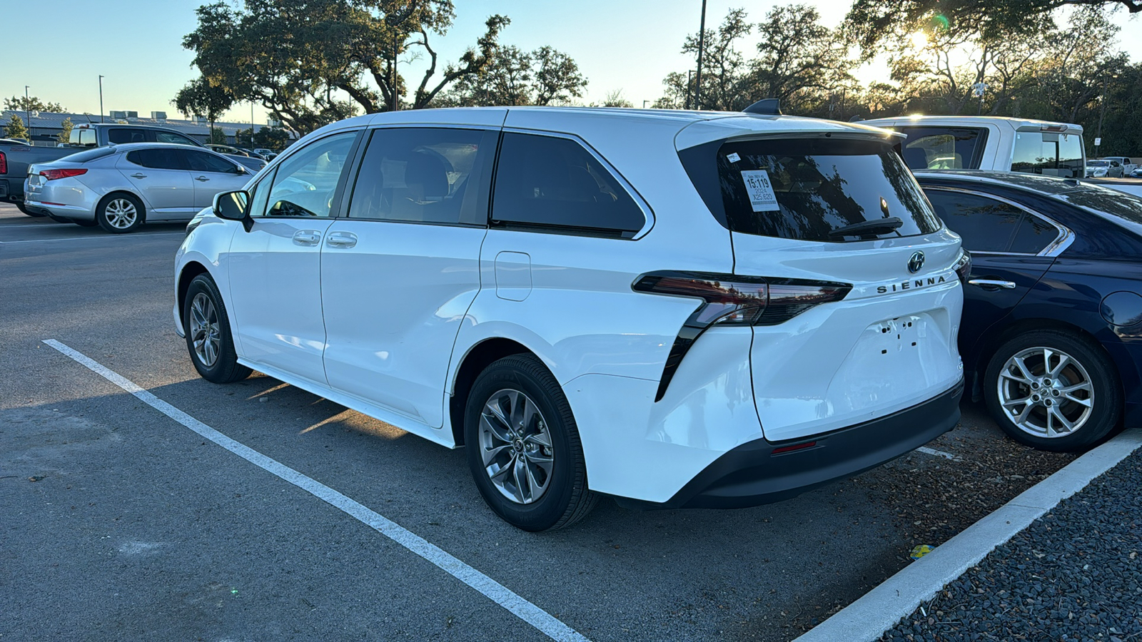 2024 Toyota Sienna LE 4