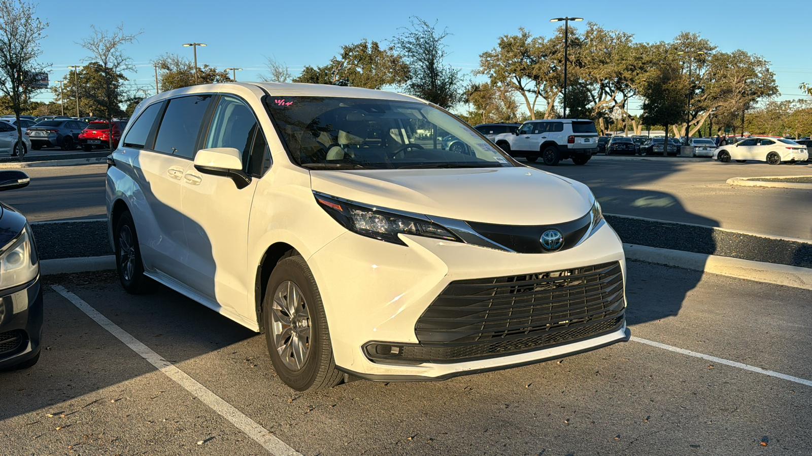 2024 Toyota Sienna LE 11