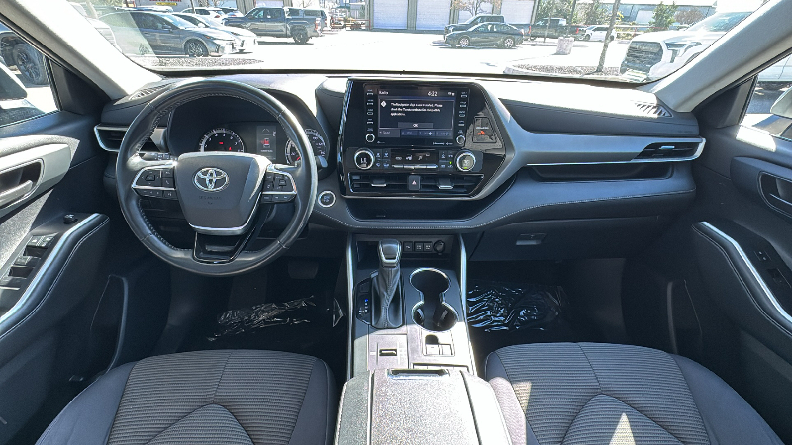 2021 Toyota Highlander LE 28