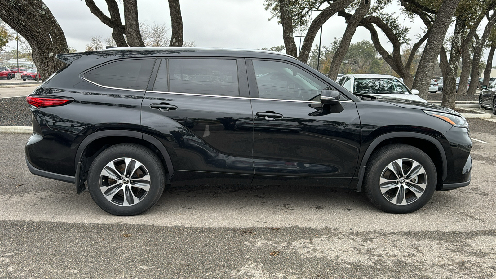 2023 Toyota Highlander XLE 9