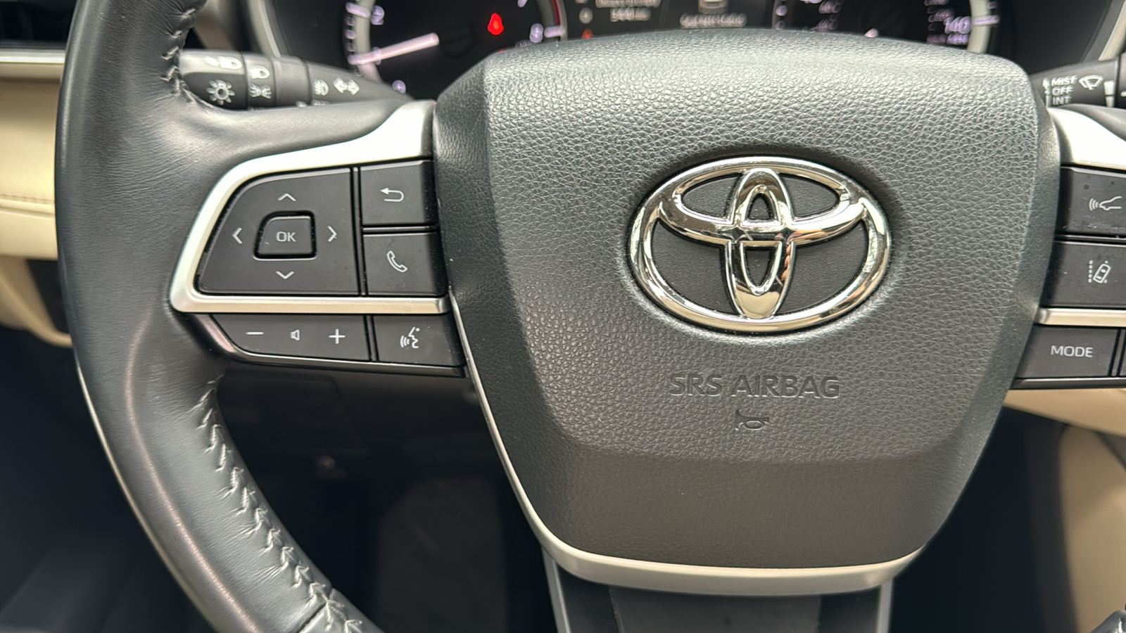 2023 Toyota Highlander XLE 32