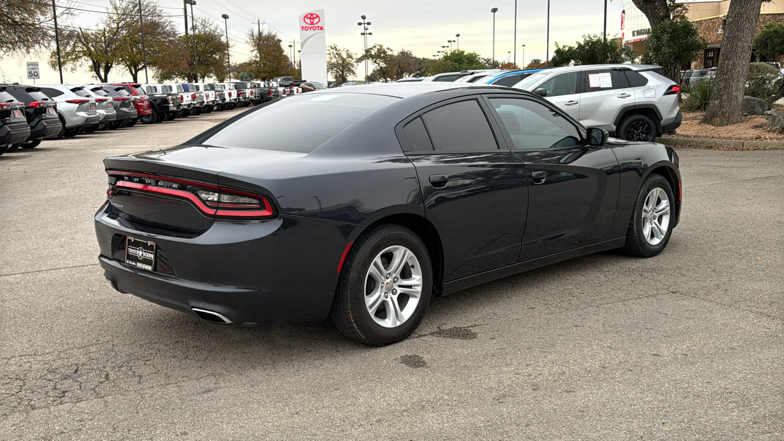 2017 Dodge Charger SE 7