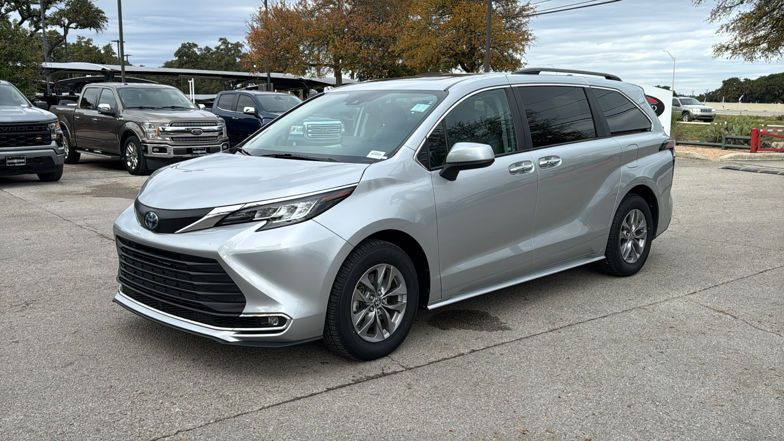 2023 Toyota Sienna XLE 3