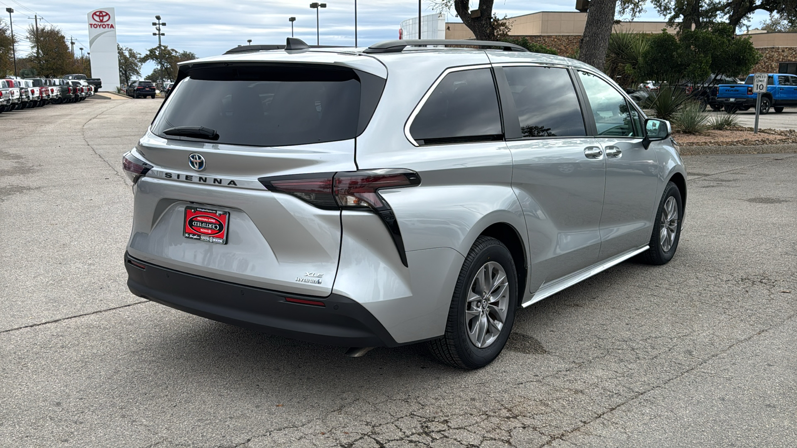 2023 Toyota Sienna XLE 7