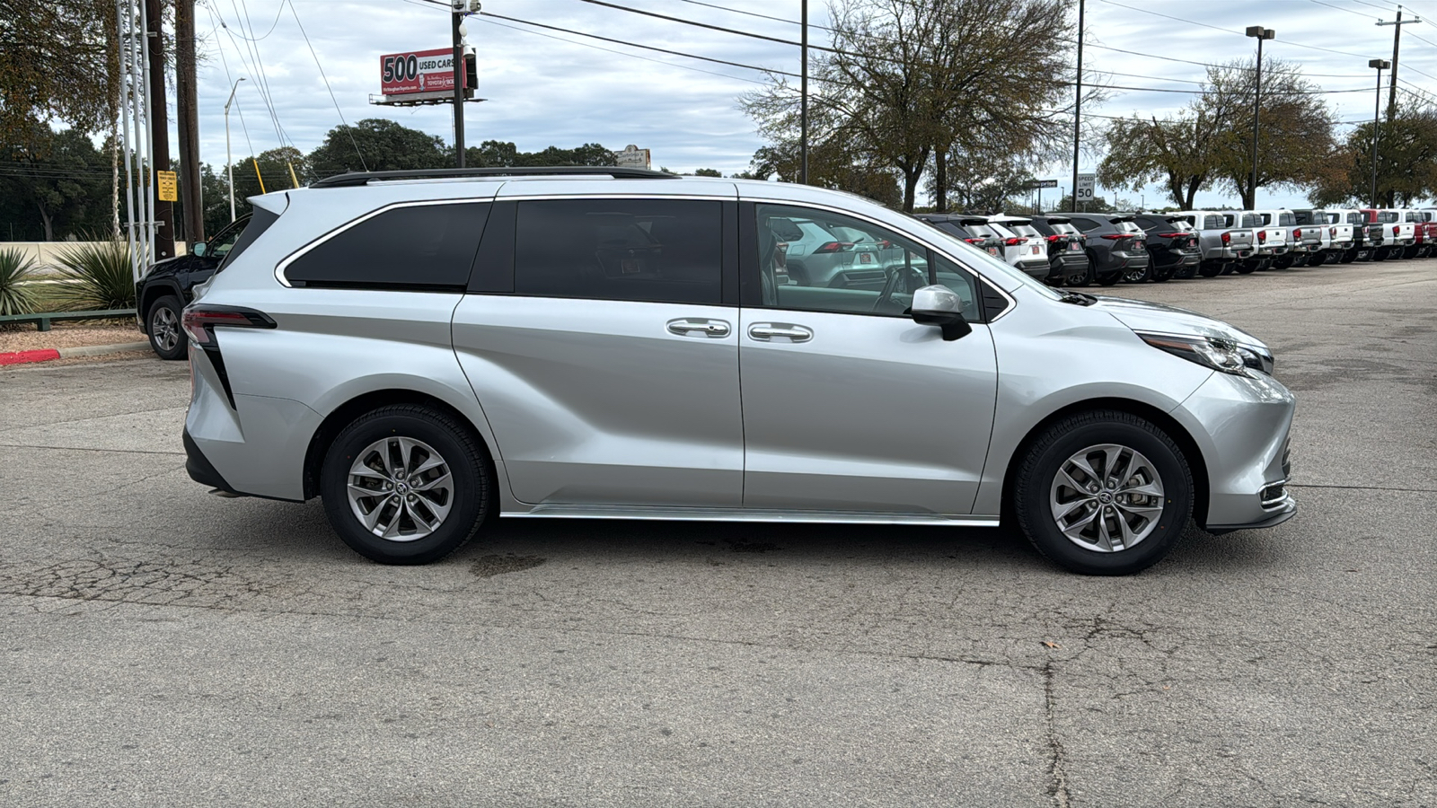 2023 Toyota Sienna XLE 8