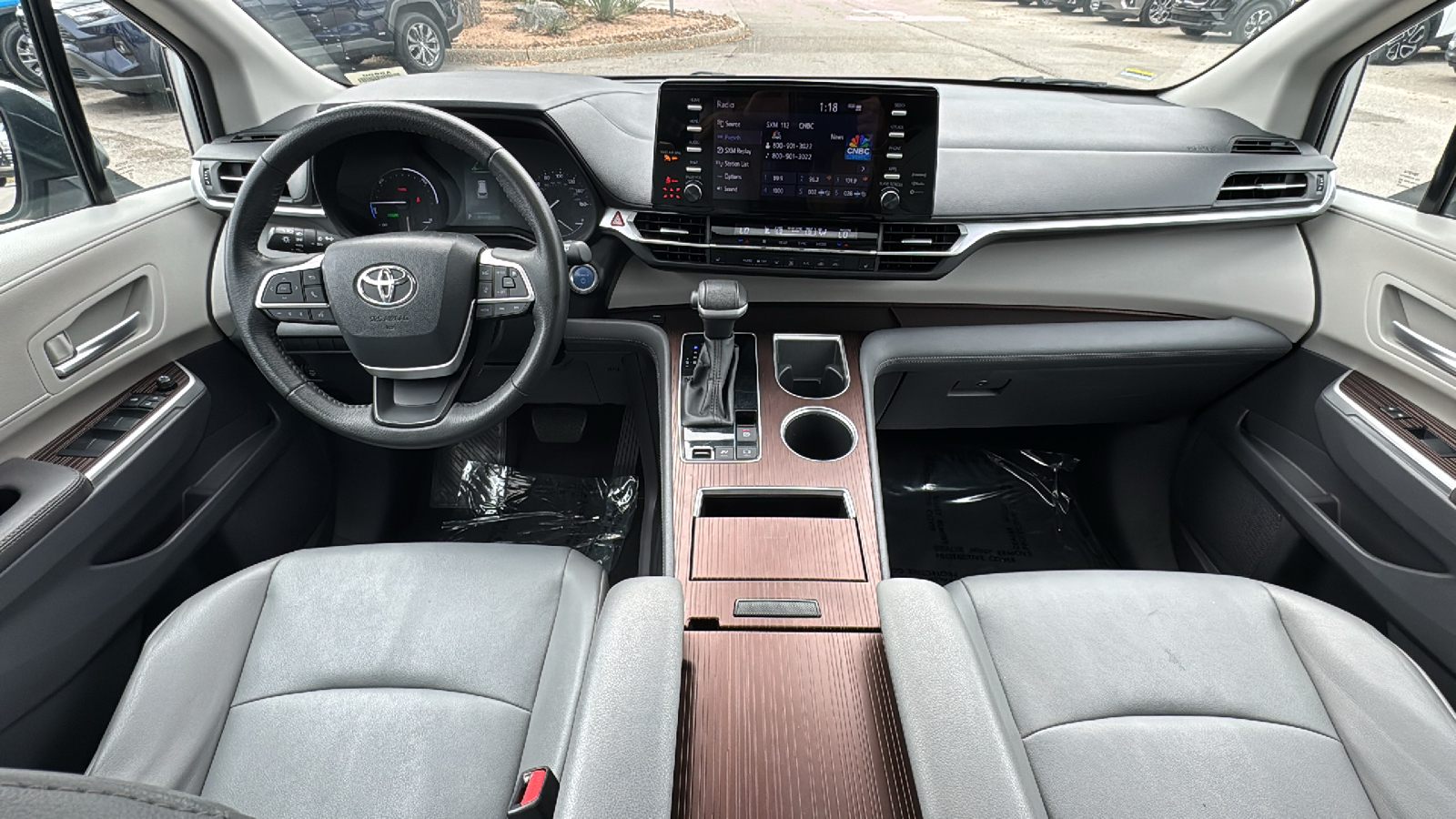 2023 Toyota Sienna XLE 18