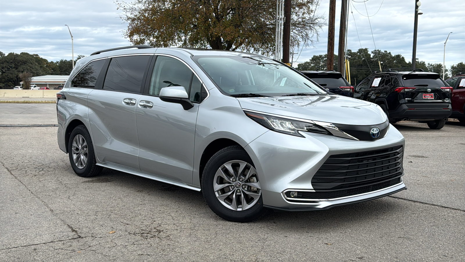 2023 Toyota Sienna XLE 41