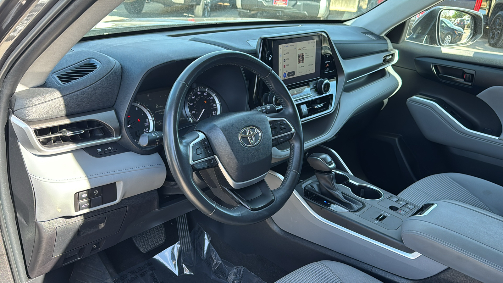 2023 Toyota Highlander LE 11