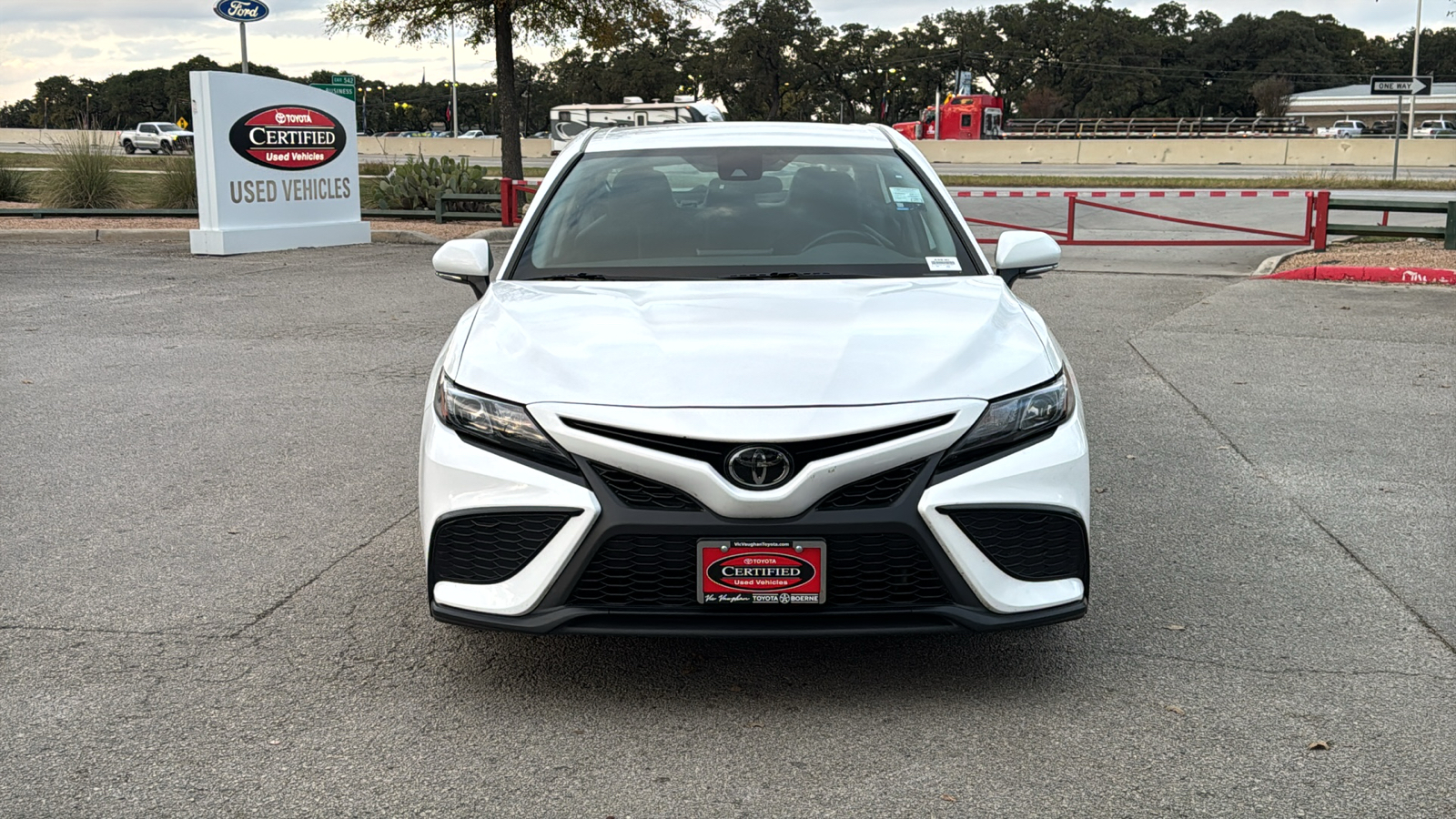 2022 Toyota Camry SE 2