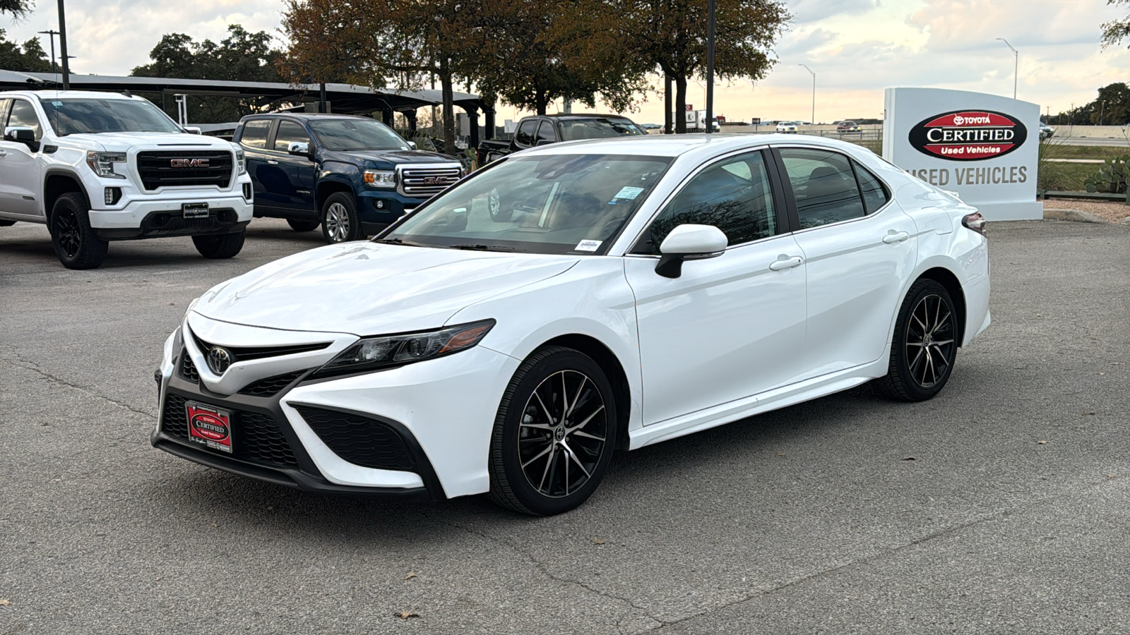 2022 Toyota Camry SE 3